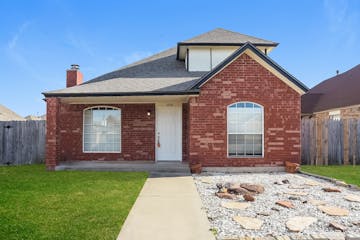2604 BRIARCLIFF DR MOORE, OK 73170